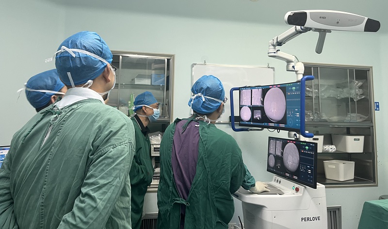 医院使用骨科手术机器人